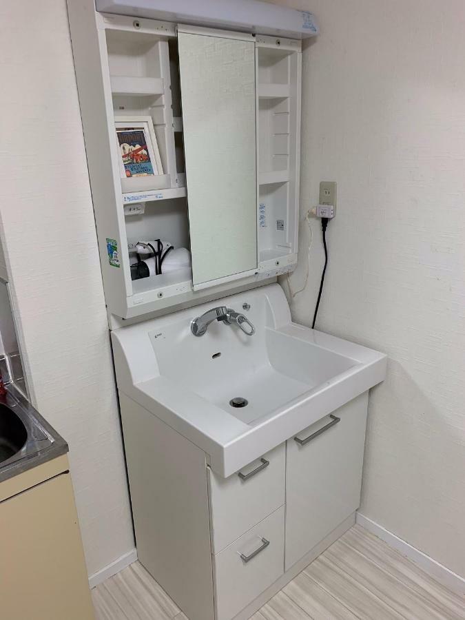 Goldhouse Shinosaka 303 Apartemen *